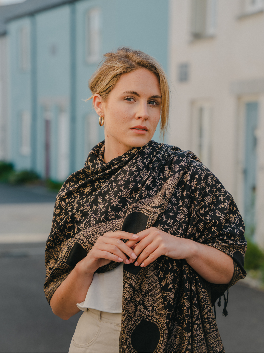 Simran – Schwarzer Schal aus Wollmischung