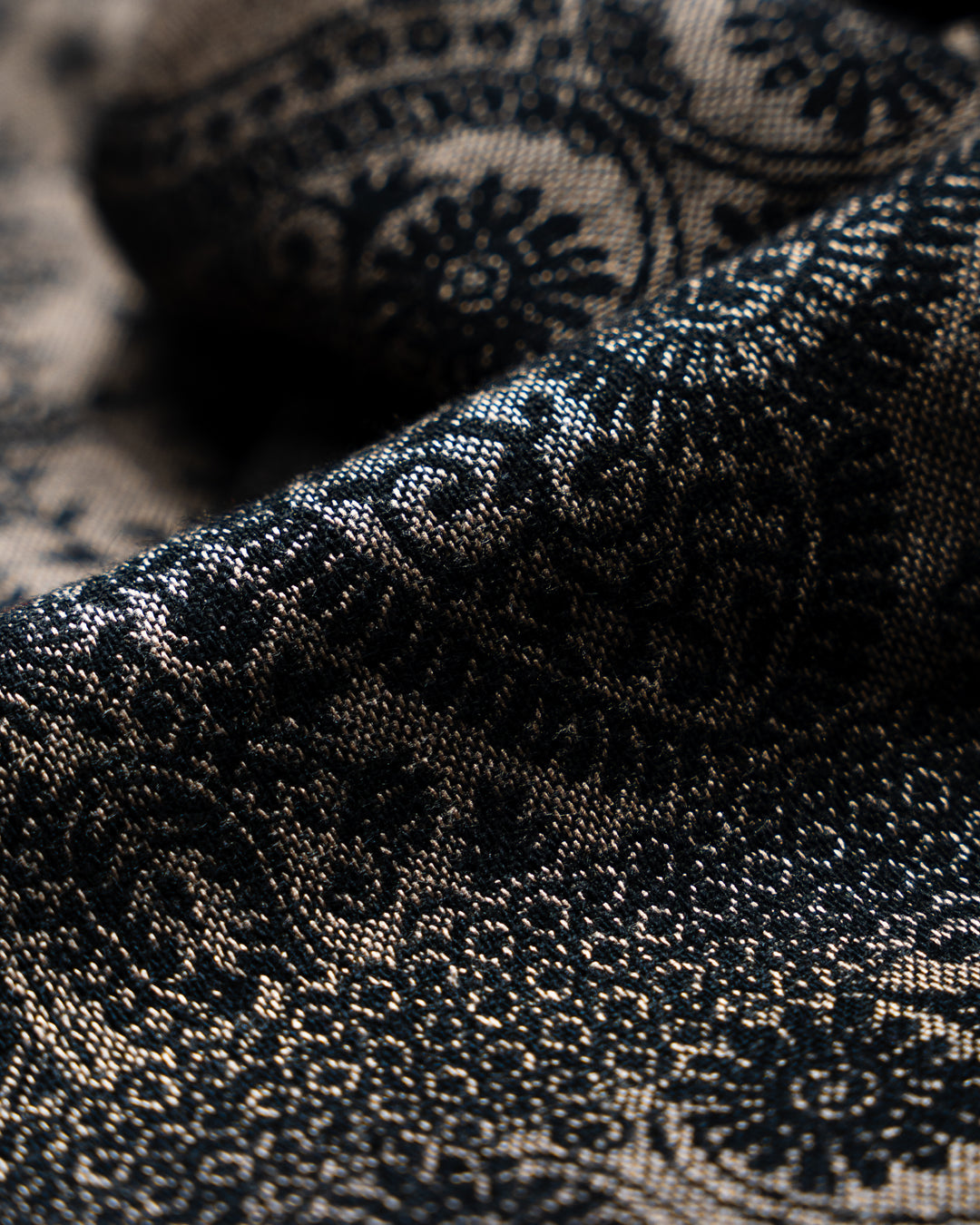 Simran – Schwarzer Schal aus Wollmischung