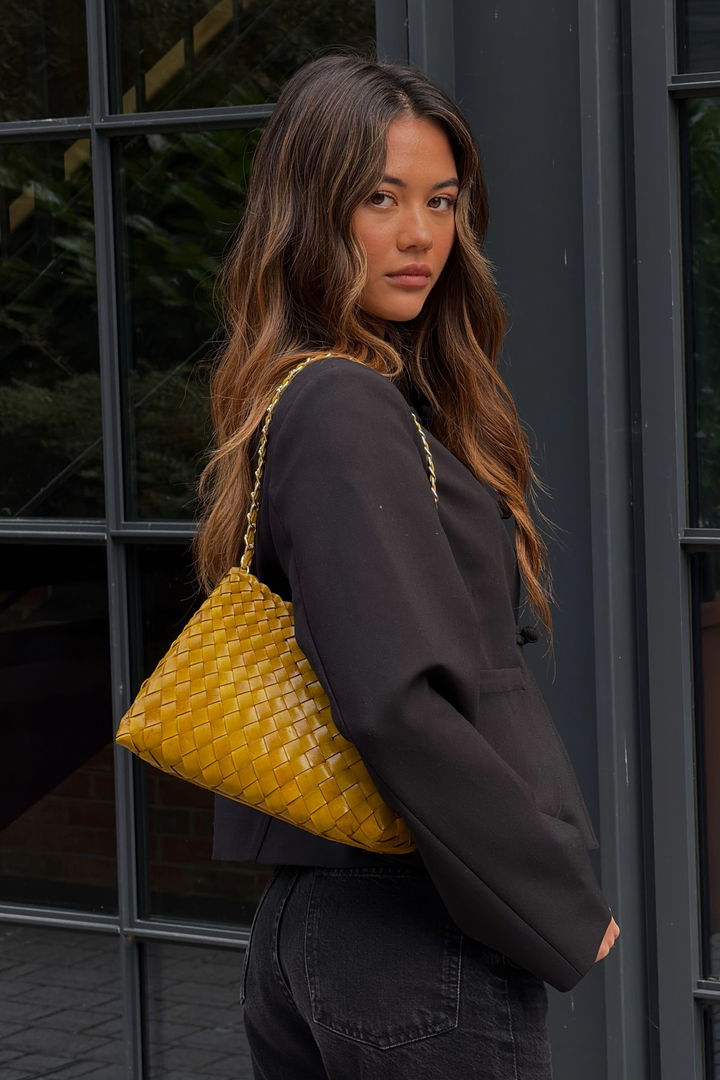 Selina Compact